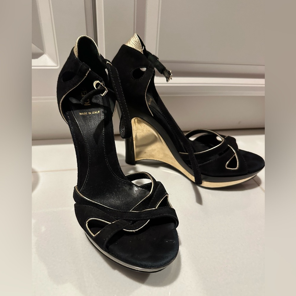 Fendi black and gold suede platforms size 37